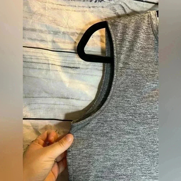 Athleta sleeveless grey workout tank - Picture 3 of 6